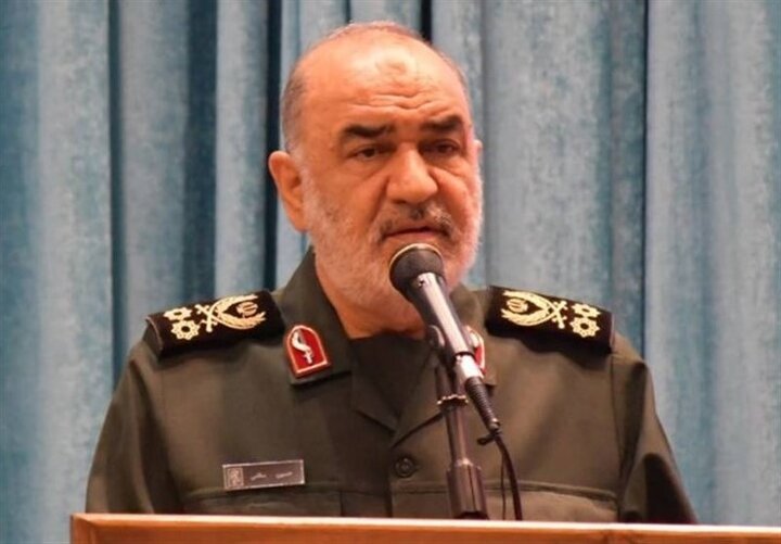 امروز استخوانهای دشمن خرد شده است/اسلام بدون شهادت باقی نمیماند